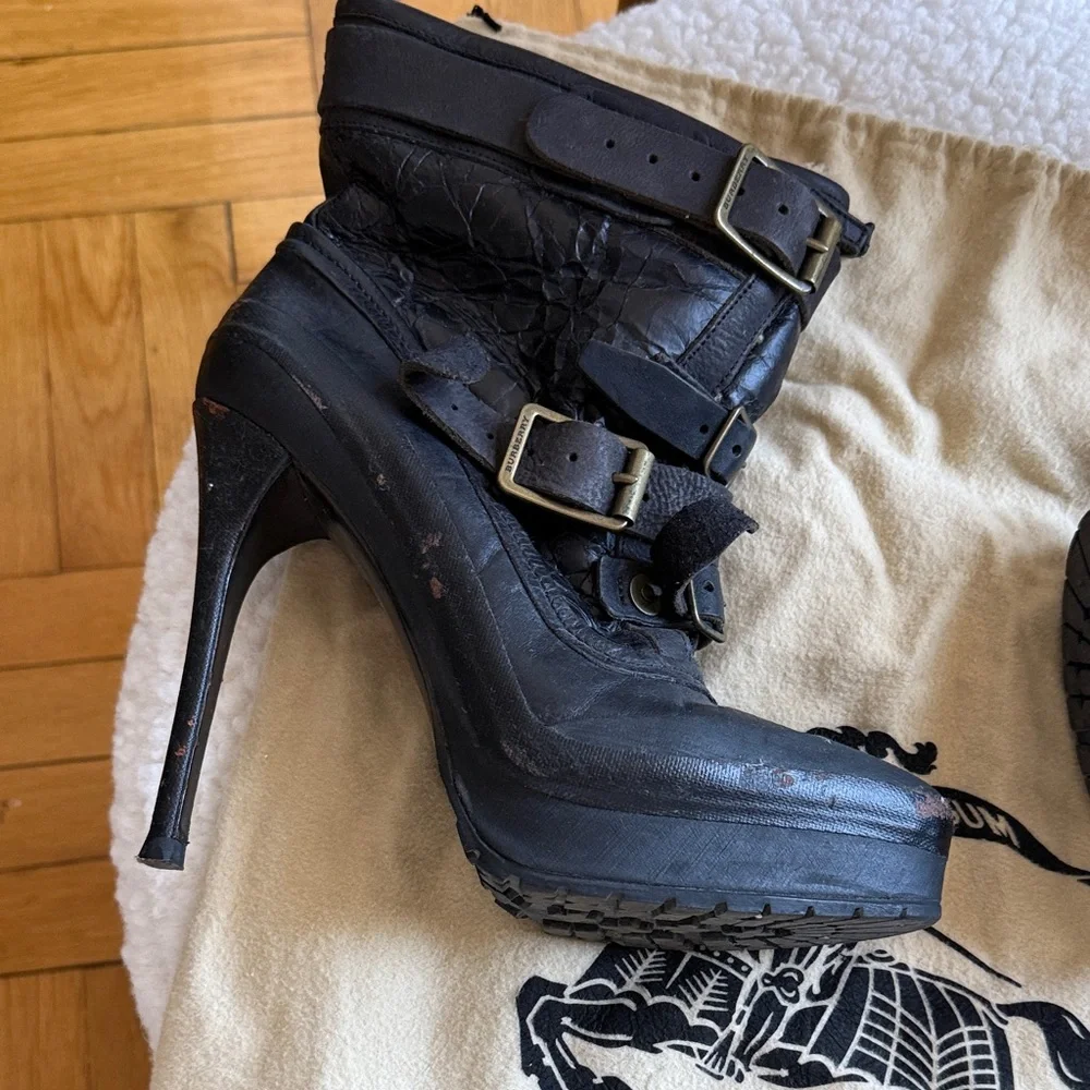 Burberry Prorsum Black Heeled Boots with Buckle Detail - Picture 4 of 7